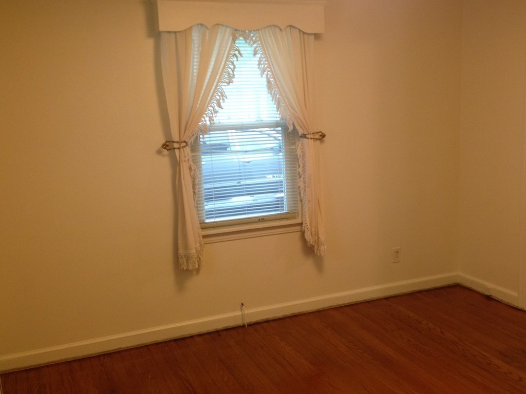 54 Brighton Street Springfield, MA 01118 - Photo 10 of 28 Gallery Image 10
