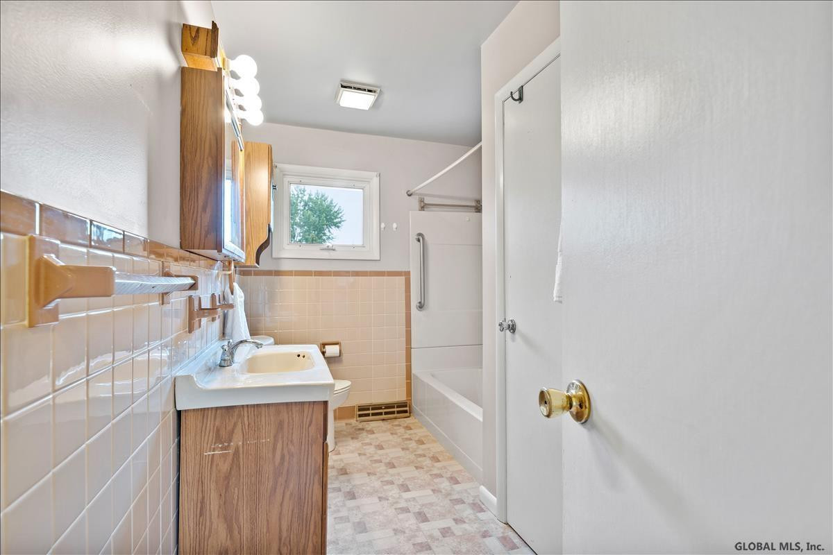 122 Forts Ferry Road Colonie, NY 12110 - Photo 6 of 14 Photo 6