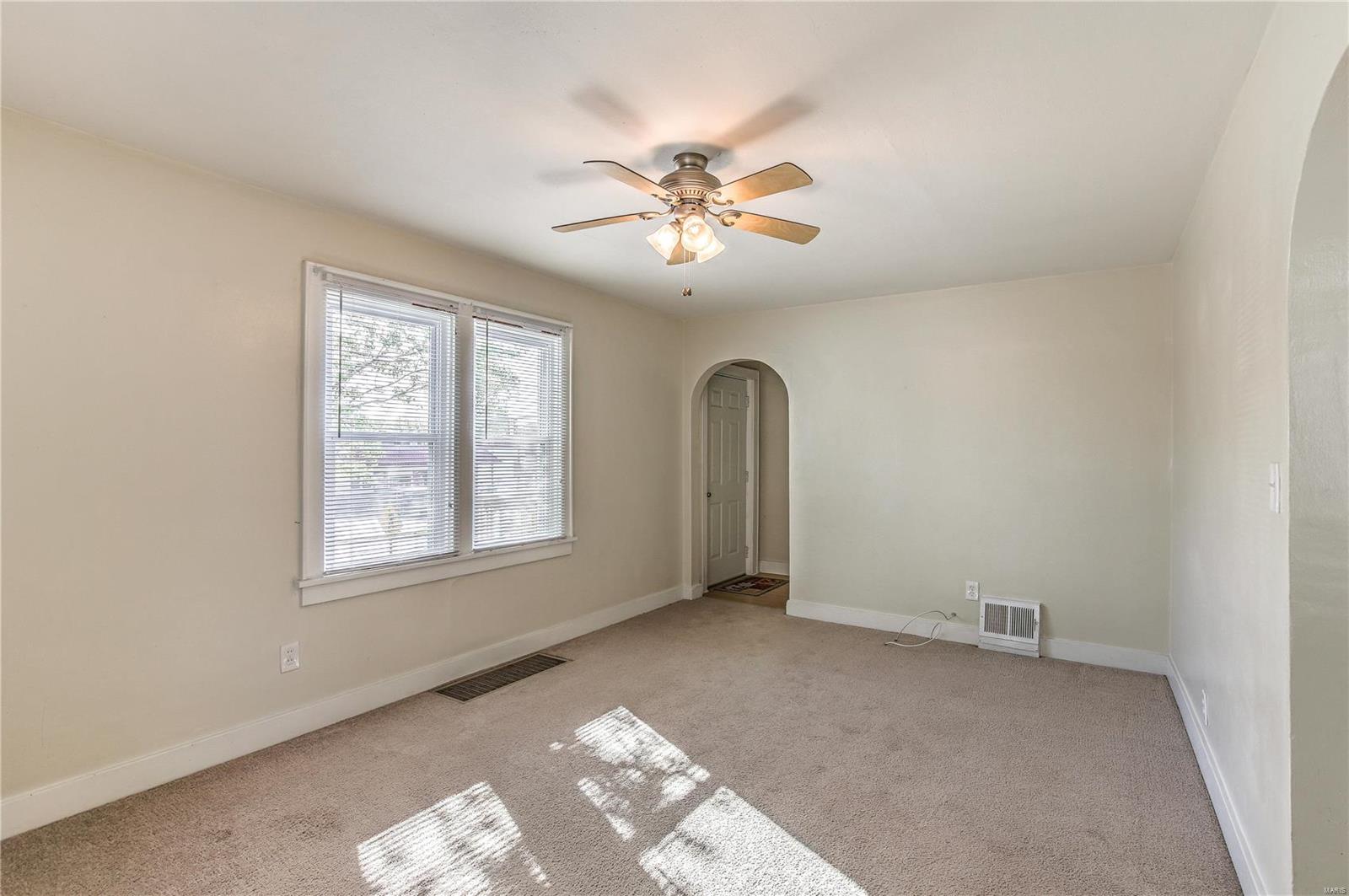 1333 Milton Road Alton, IL 62002 - Photo 2 of 18 Gallery Image 2
