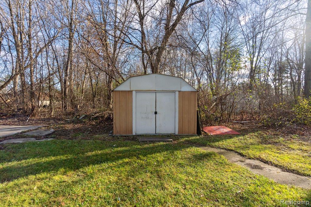 8139 Corunna Road Flint, MI 48532 - Photo 36 of 38