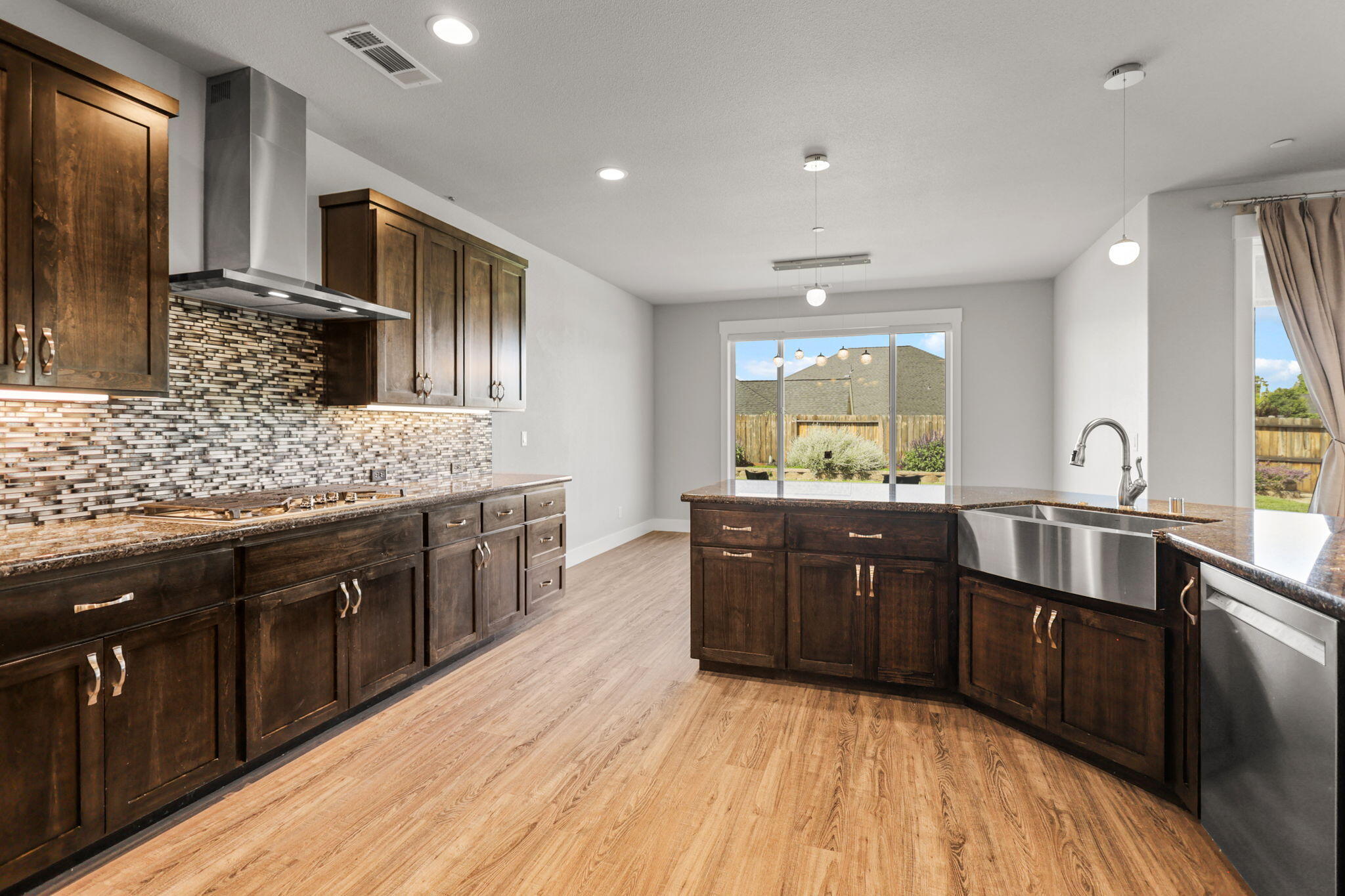 3608 Evert Place Redding, CA 96002 - Photo 13 of 46 30-web-or-mls-8Q0A6768_1