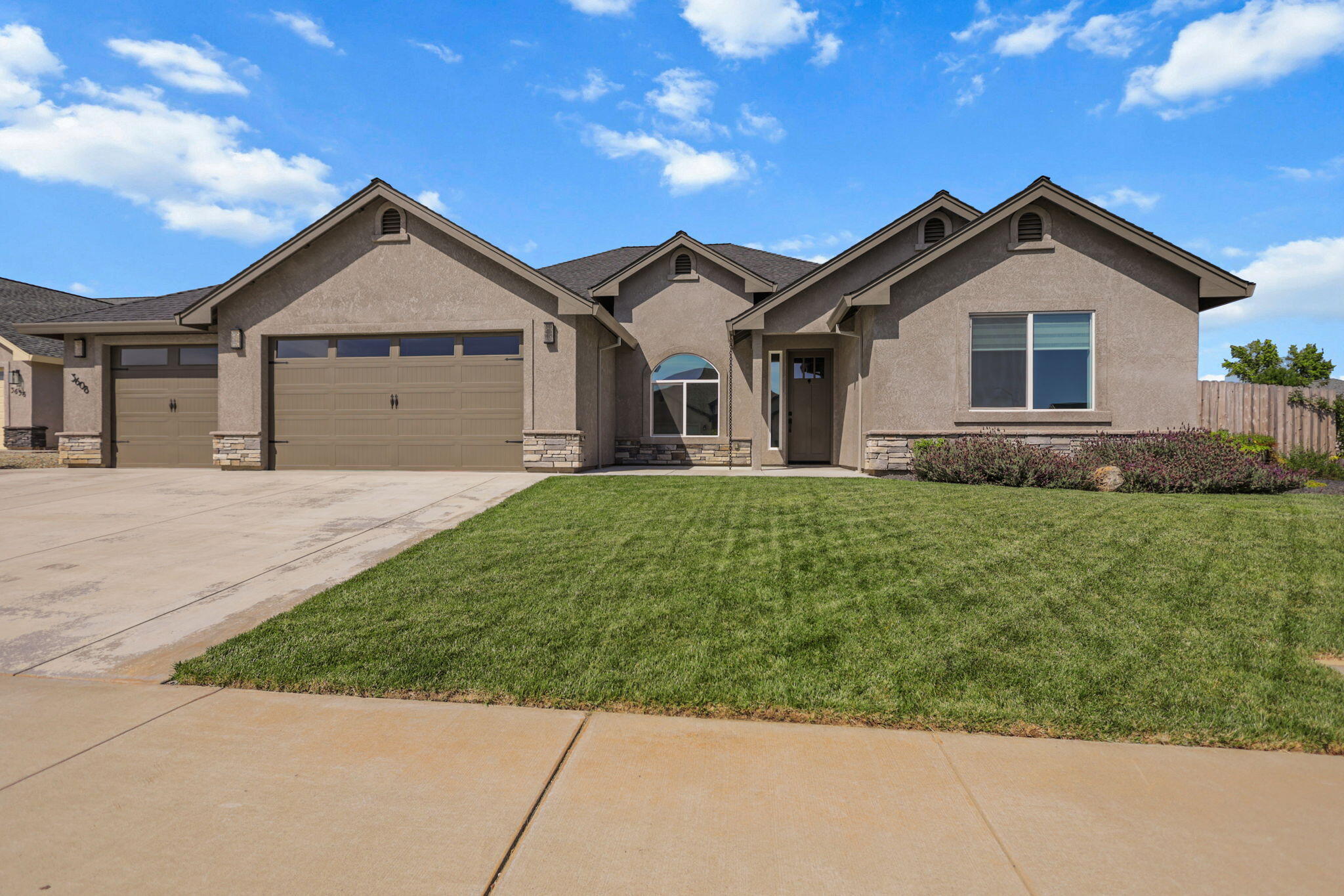 3608 Evert Place Redding, CA 96002 - Photo 3 of 46 44-web-or-mls-8Q0A6843_1