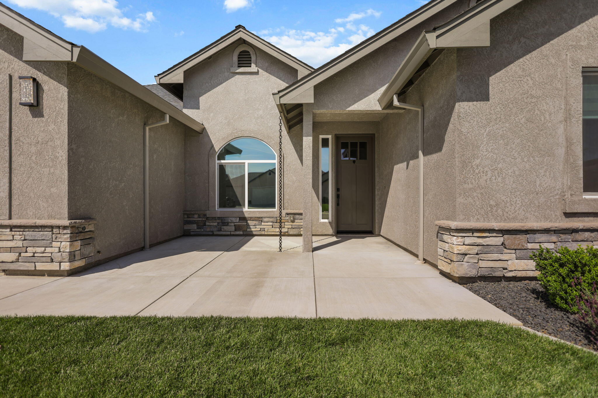 3608 Evert Place Redding, CA 96002 - Photo 4 of 46 43-web-or-mls-8Q0A6838_1