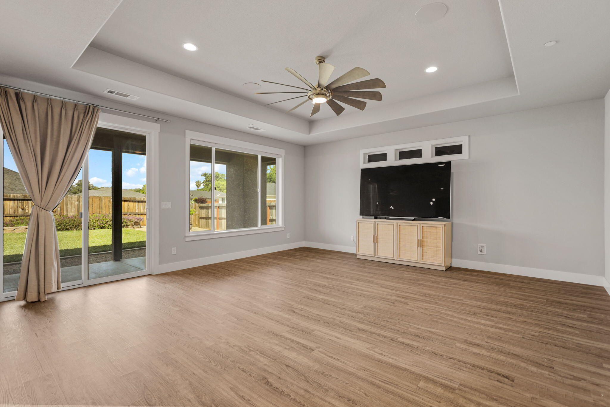 3608 Evert Place Redding, CA 96002 - Photo 10 of 46 22-web-or-mls-8Q0A6698_1