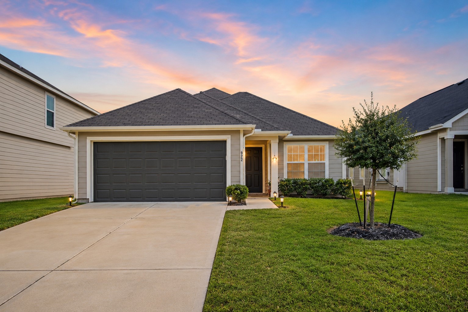 922 Luke Darrell Drive Rosharon, TX 77583 - Photo 1 of 15 Gallery Image 1