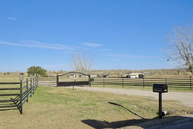 $1,650,000 | 2824 County Road 117, Giddings, TX 78942