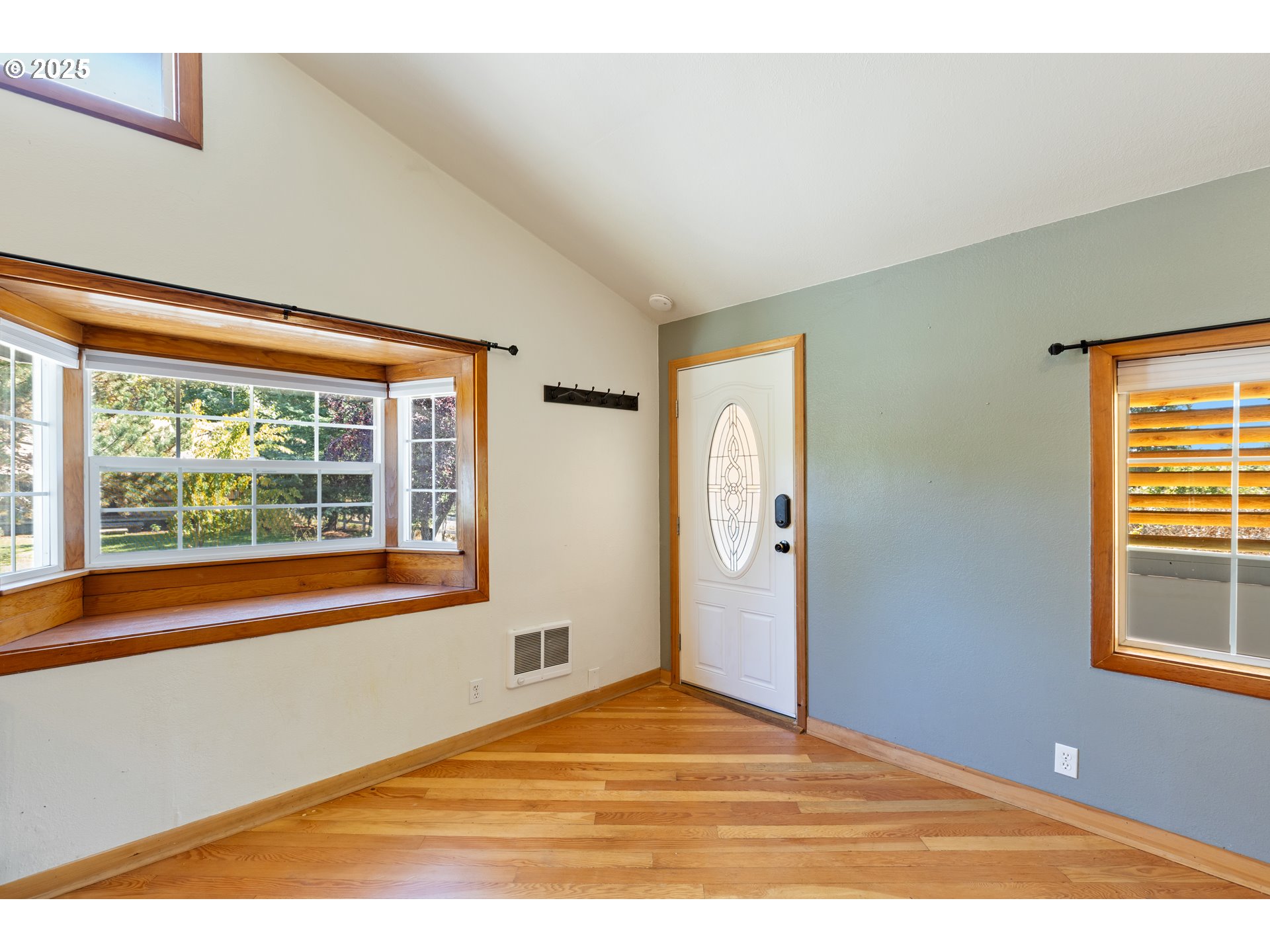 721 Cole Road Oakland, OR 97462 - Photo 7 of 48