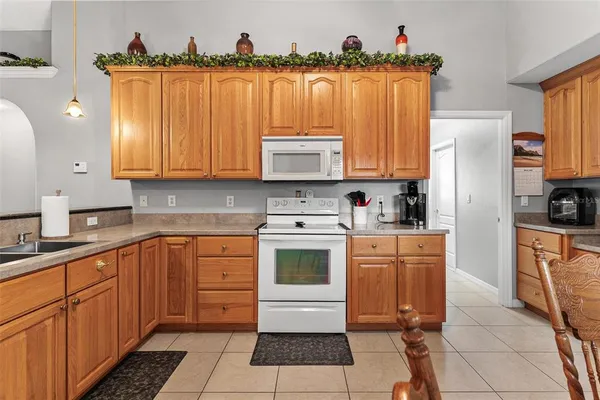 $325,000 | 93 Fairway Circle, Umatilla, FL 32784