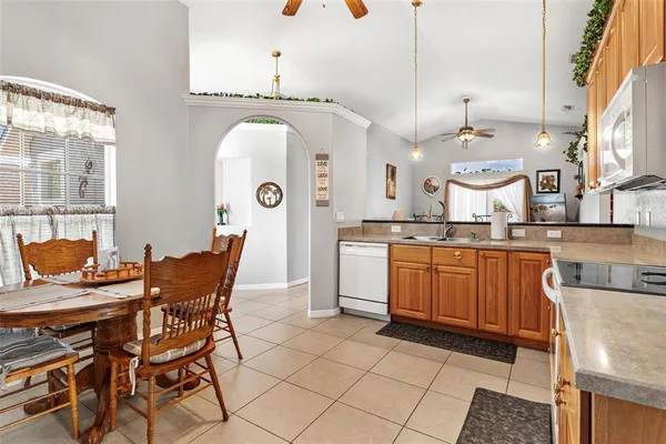 $325,000 | 93 Fairway Circle, Umatilla, FL 32784