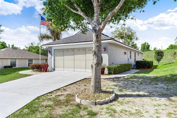 $325,000 | 93 Fairway Circle, Umatilla, FL 32784