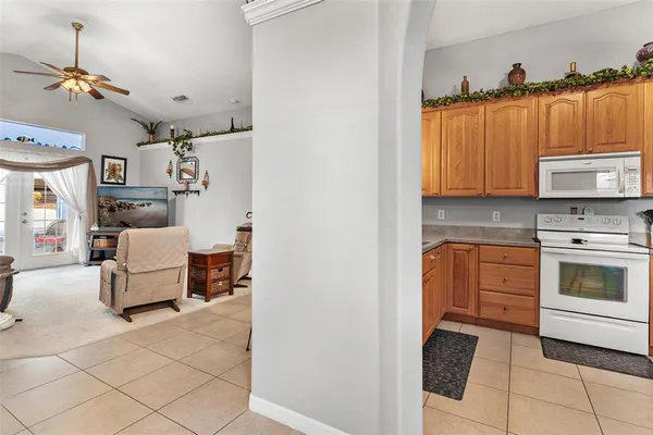 $325,000 | 93 Fairway Circle, Umatilla, FL 32784