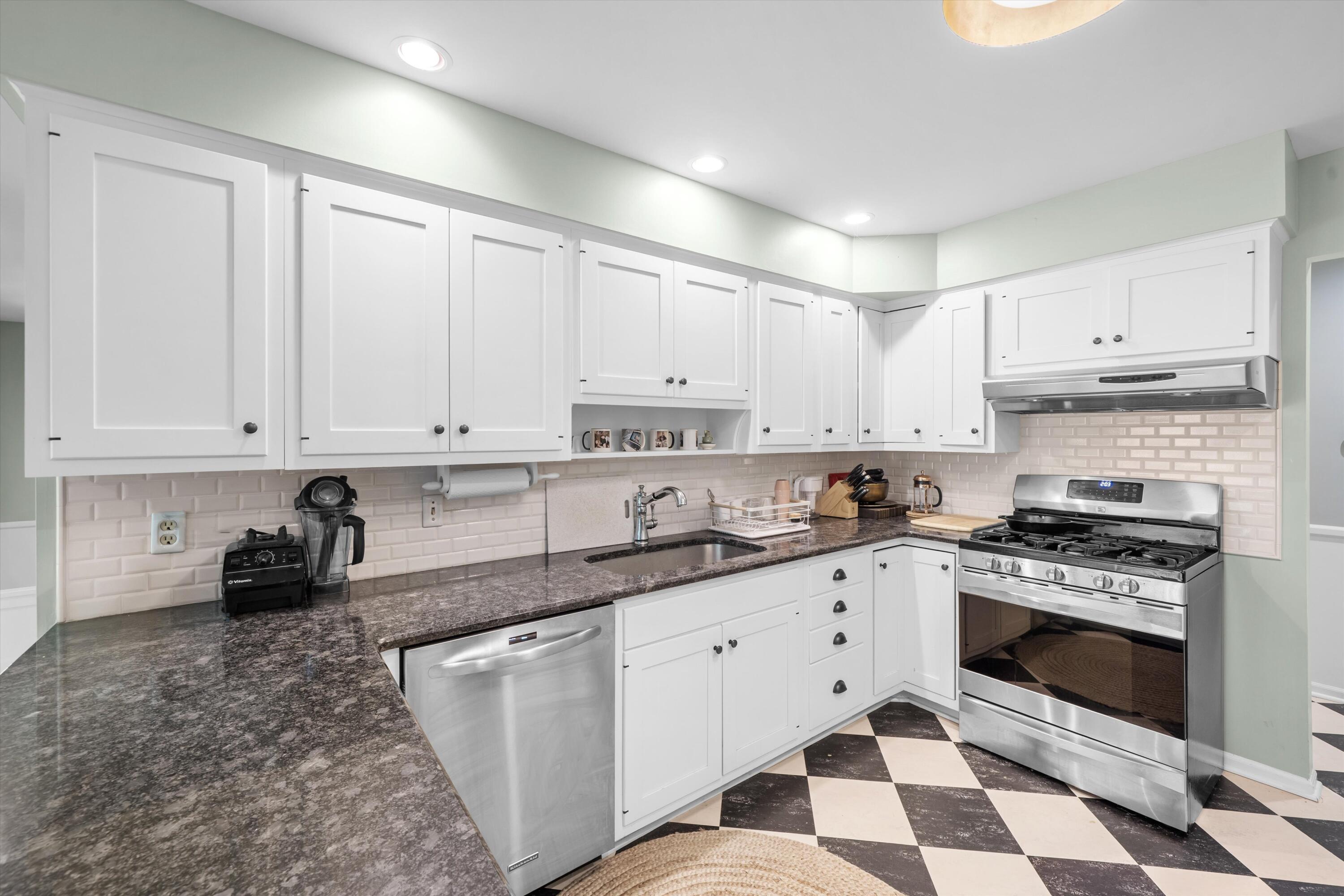 941 Newport Road Ann Arbor, MI 48103 - Photo 9 of 30 23-DSC09887