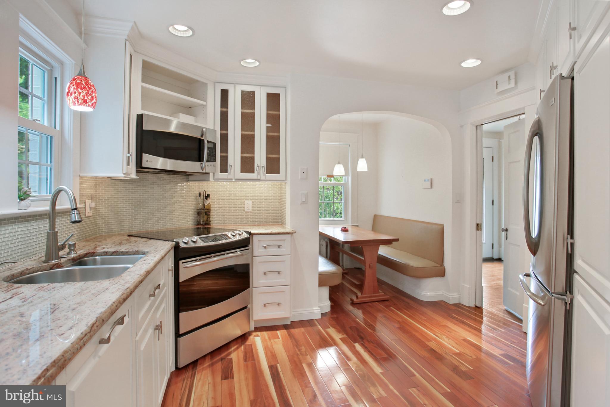 2406 Valley Road Harrisburg, PA 17104 - Photo 13 of 28 Custom Kitchen with Breakfast Nook