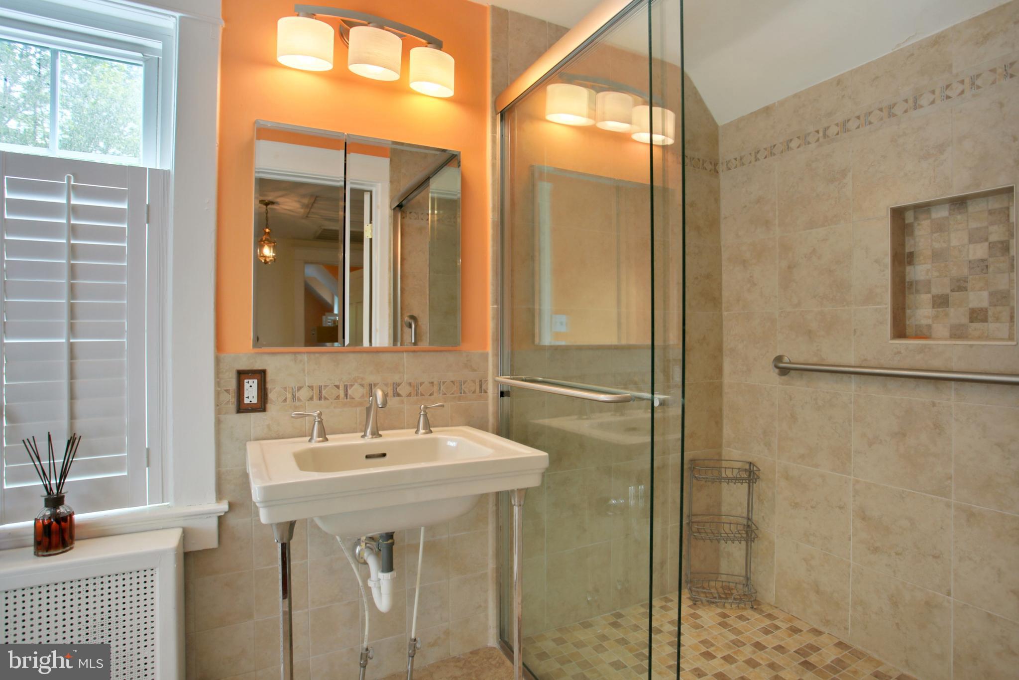 2406 Valley Road Harrisburg, PA 17104 - Photo 23 of 28 Full Hallway Bathroom Upper Level