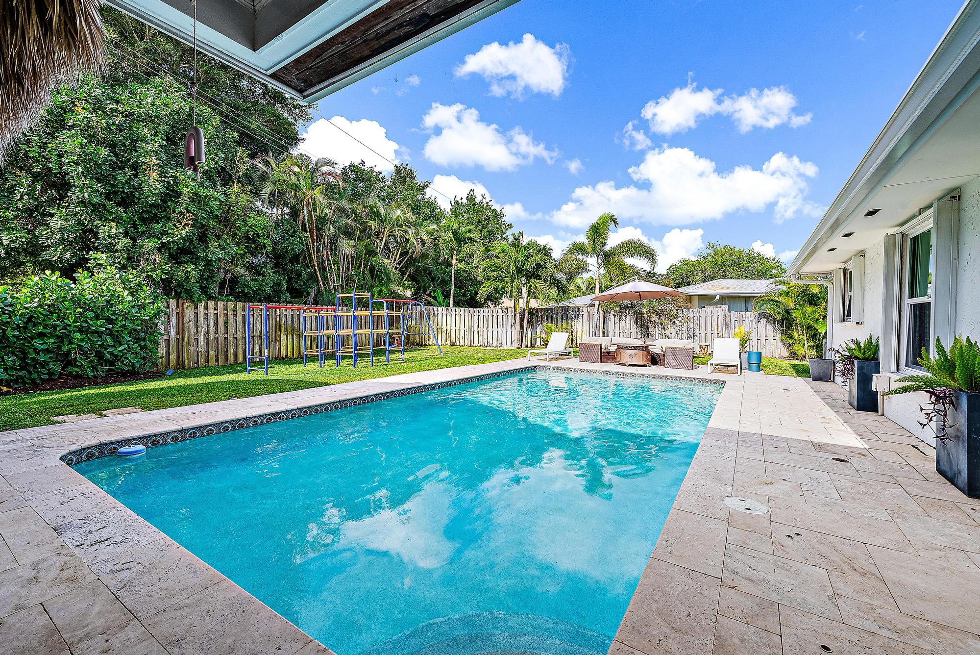 226 Norfolk Road Jupiter, FL 33469 - Photo 22 of 33 Swimming Pool