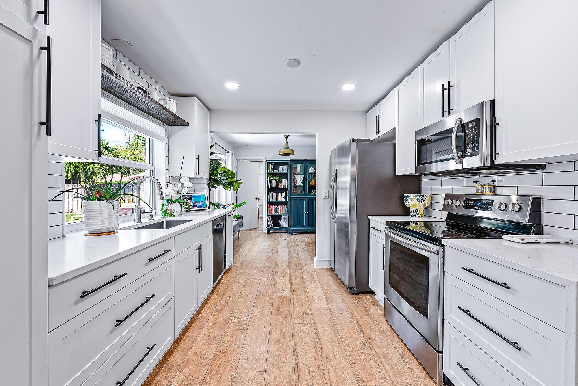 226 Norfolk Road Jupiter, FL 33469 - Photo 8 of 33 Kitchen