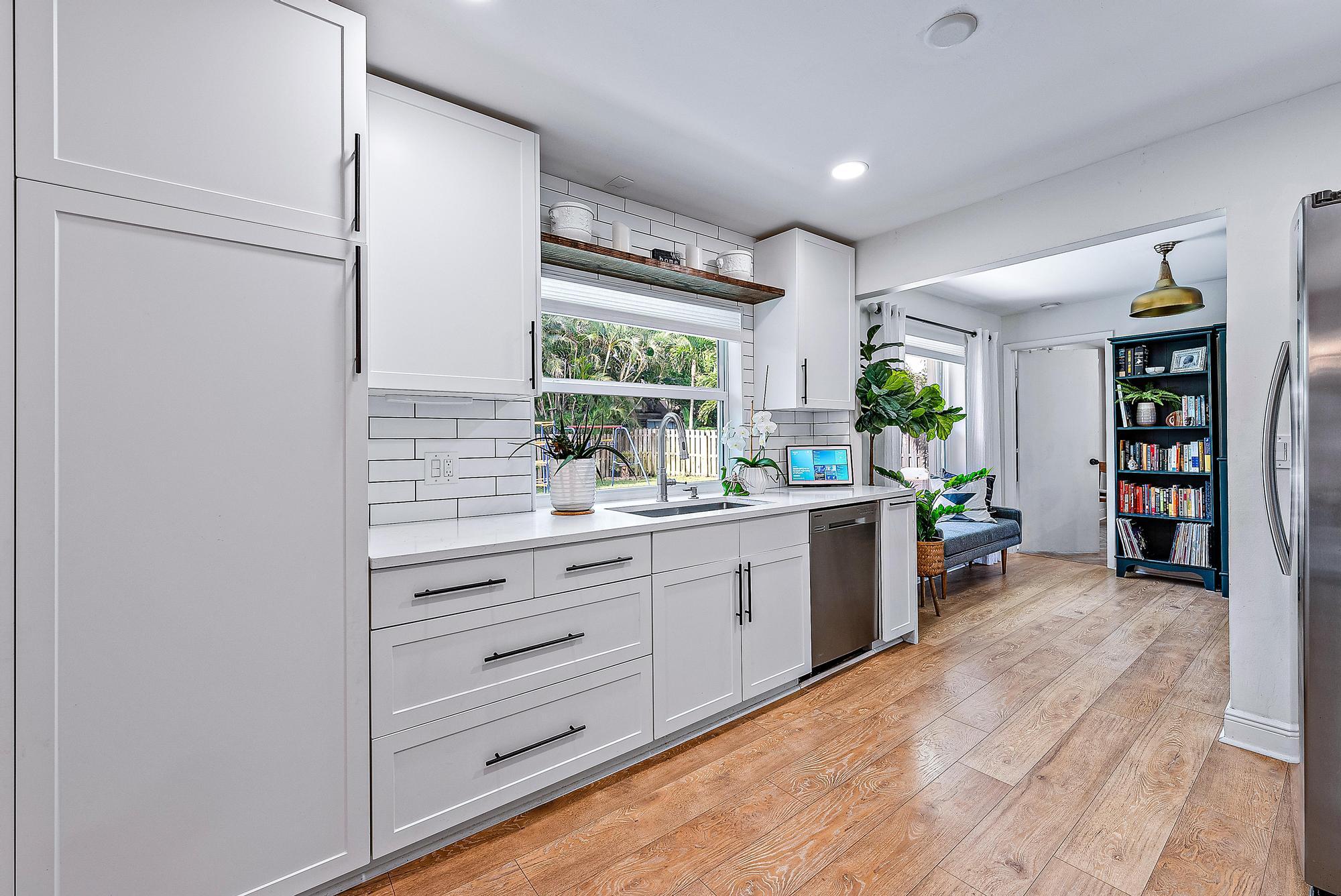 226 Norfolk Road Jupiter, FL 33469 - Photo 9 of 33 Kitchen