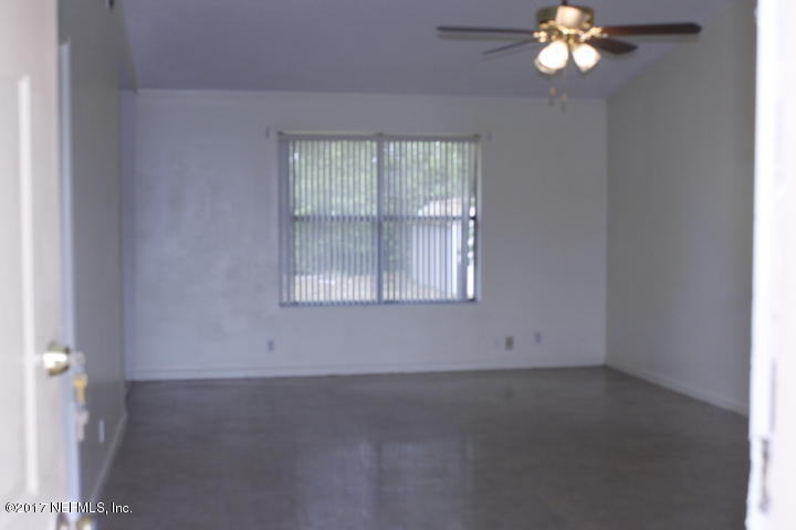 7895 Gulf Road South Jacksonville, FL 32244 - Photo 4 of 16 Spacious living room