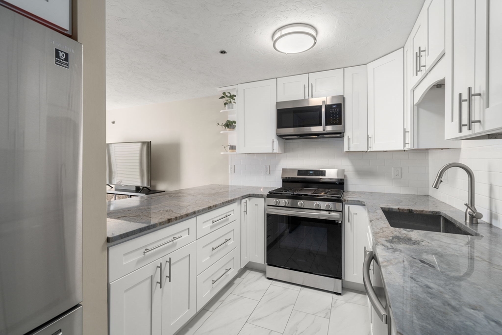360 Littleton Road, Unit H19 Chelmsford, MA 01824 - Photo 2 of 24 Gallery Image 2