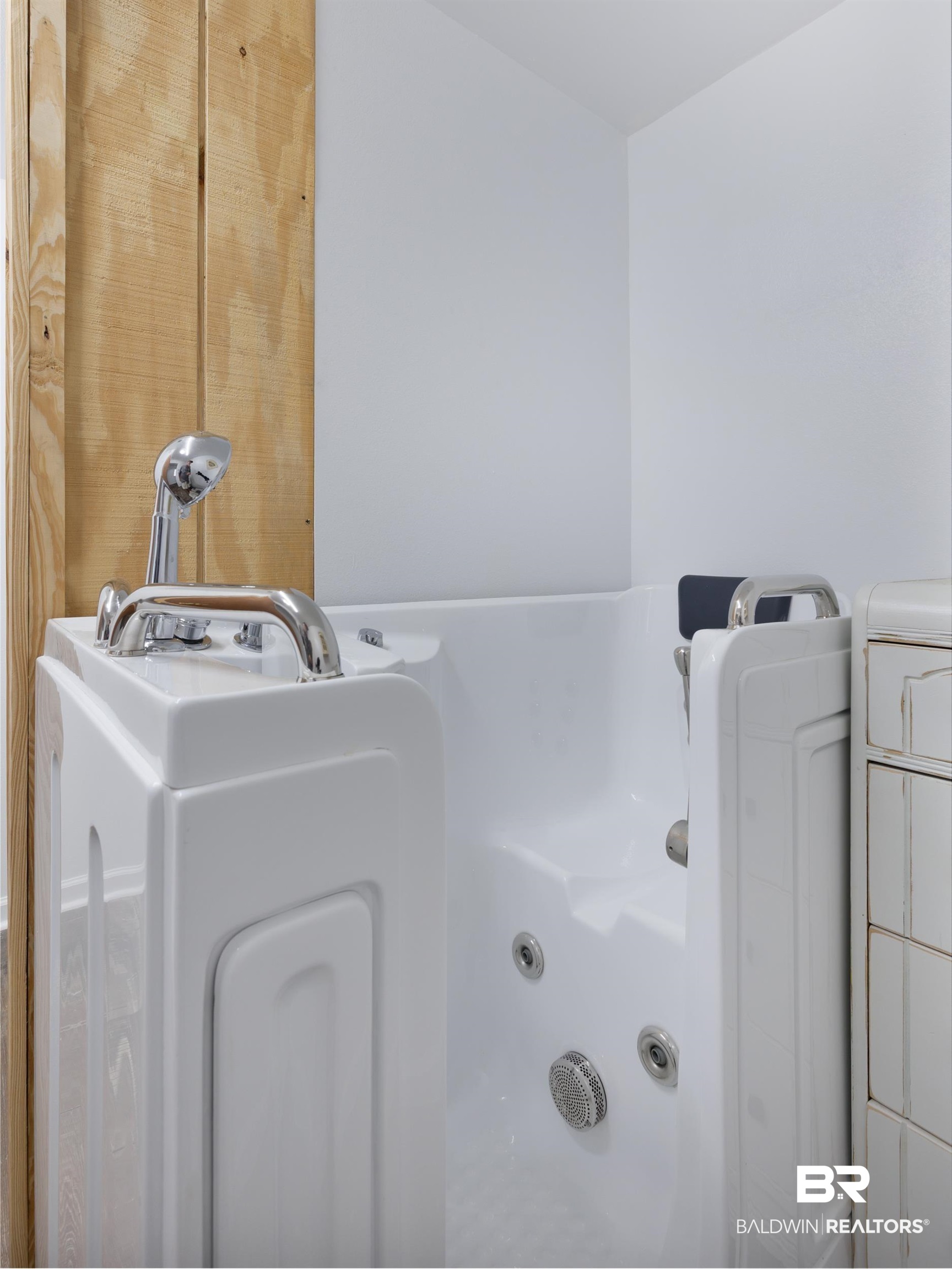 6725 Upper Creek Road Flomaton, AL 36441 - Photo 59 of 61 View of bathroom