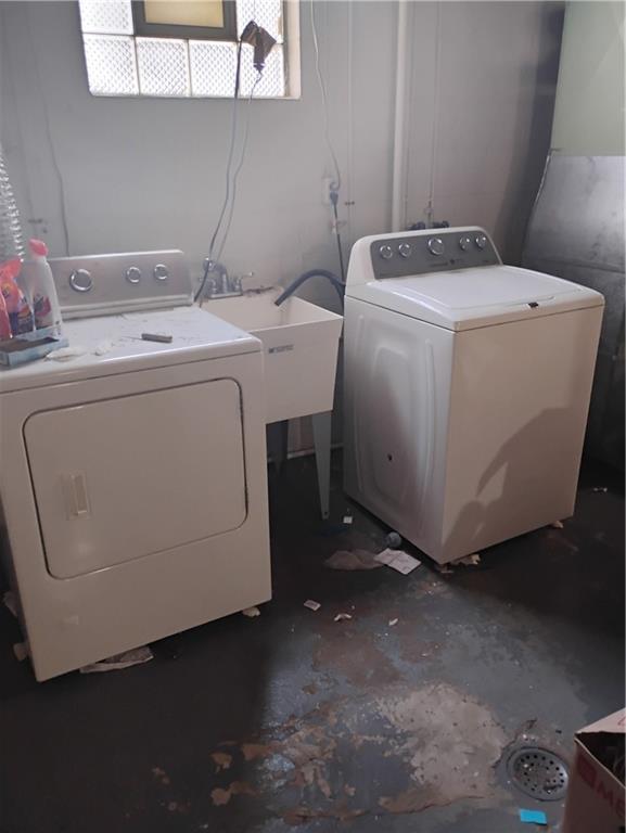 1816 Filmore Street Aliquippa, PA 15001 - Photo 15 of 17 a utility room with dryer and washer