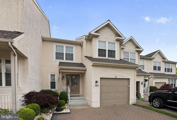 $490,000 | 8 Heron Pointe Court, Marlton, NJ 08053