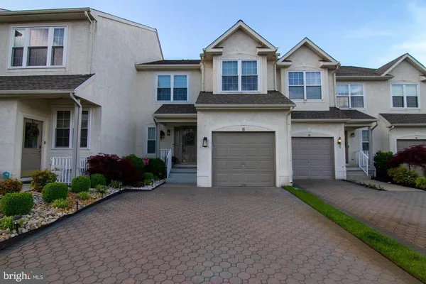 $490,000 | 8 Heron Pointe Court, Marlton, NJ 08053