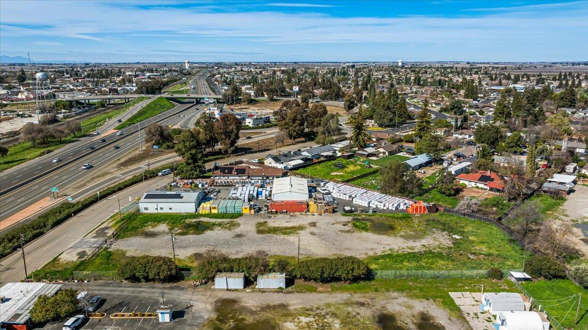 341 South Parallel Avenue Ripon, CA 95366 - Photo 5 of 24 Gallery Image 5