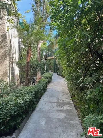 $1,750 | 10540 Balboa Boulevard, Unit 213, Granada Hills, CA 91344