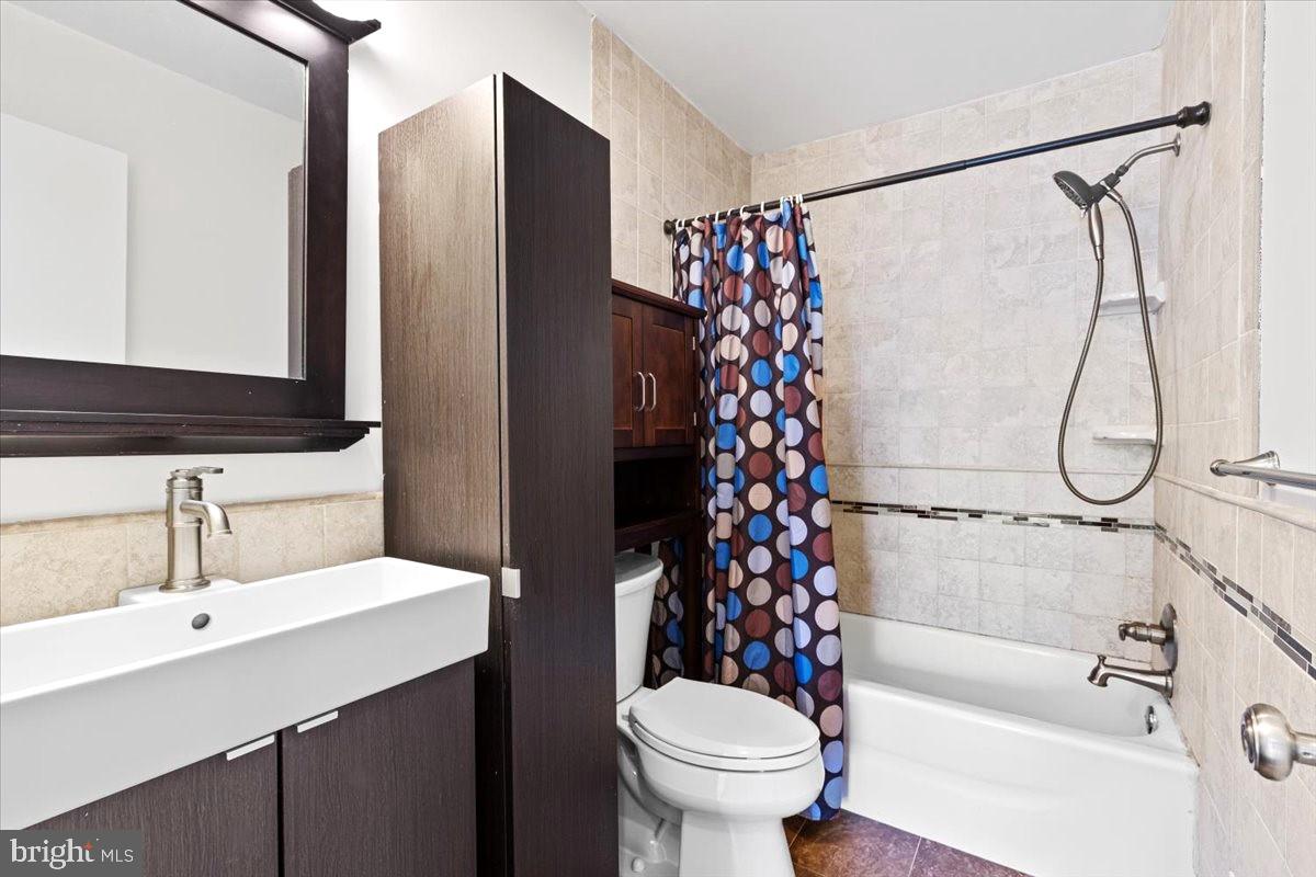 11654 Kipling Drive Waldorf, MD 20601 - Photo 15 of 33 a bathroom with a sink toilet and shower