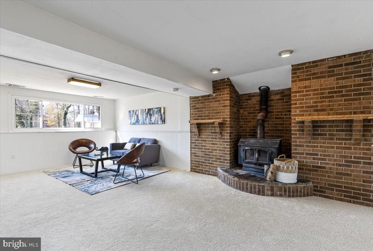 11654 Kipling Drive Waldorf, MD 20601 - Photo 18 of 33 a living room with furniture