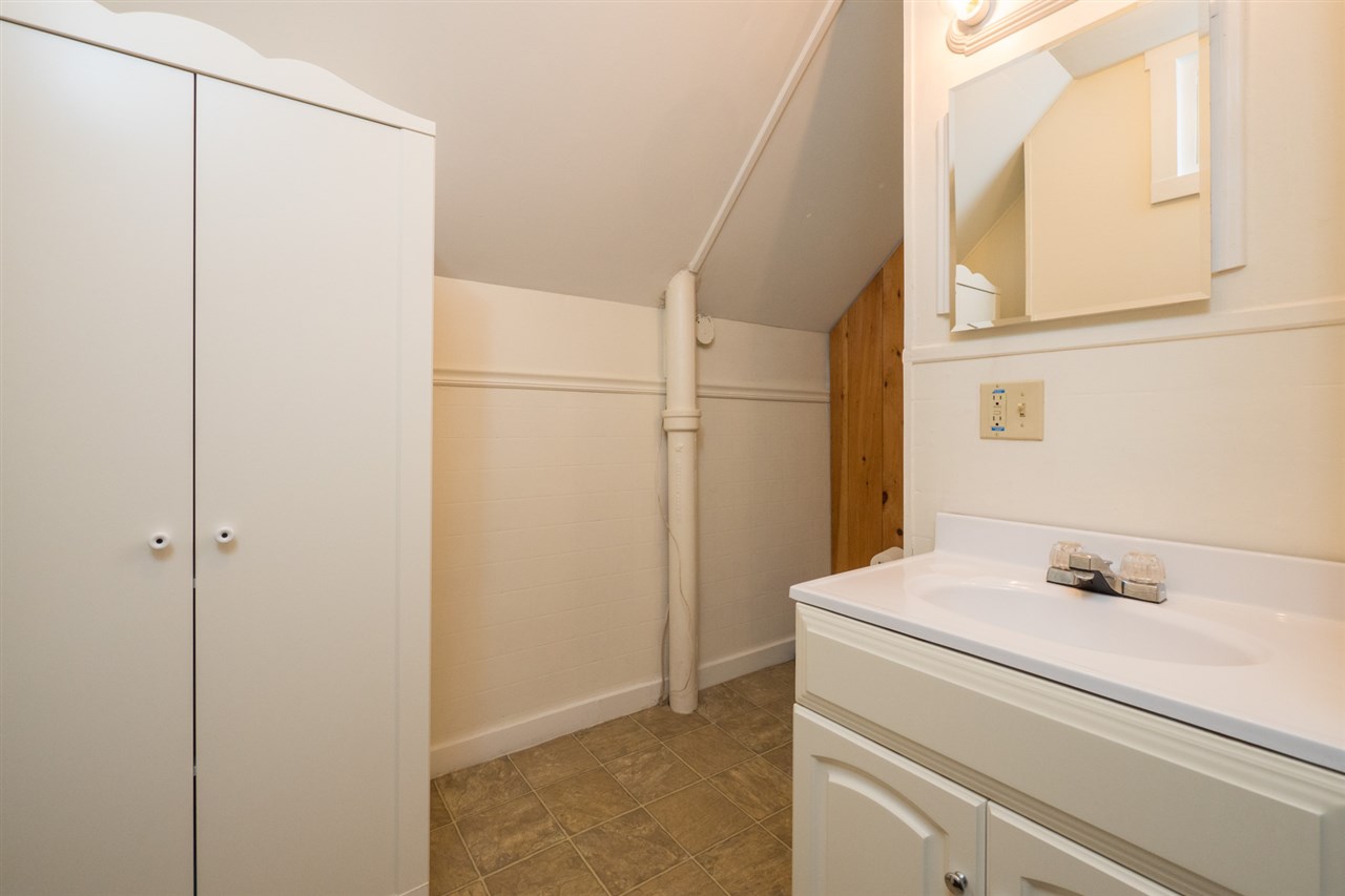 10 Osborne Street Rochester, NH 03867 - Photo 14 of 21