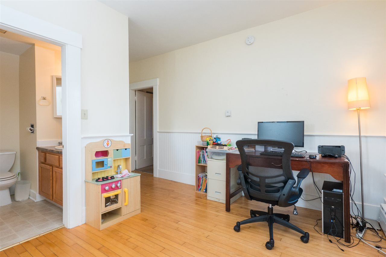10 Osborne Street Rochester, NH 03867 - Photo 5 of 21