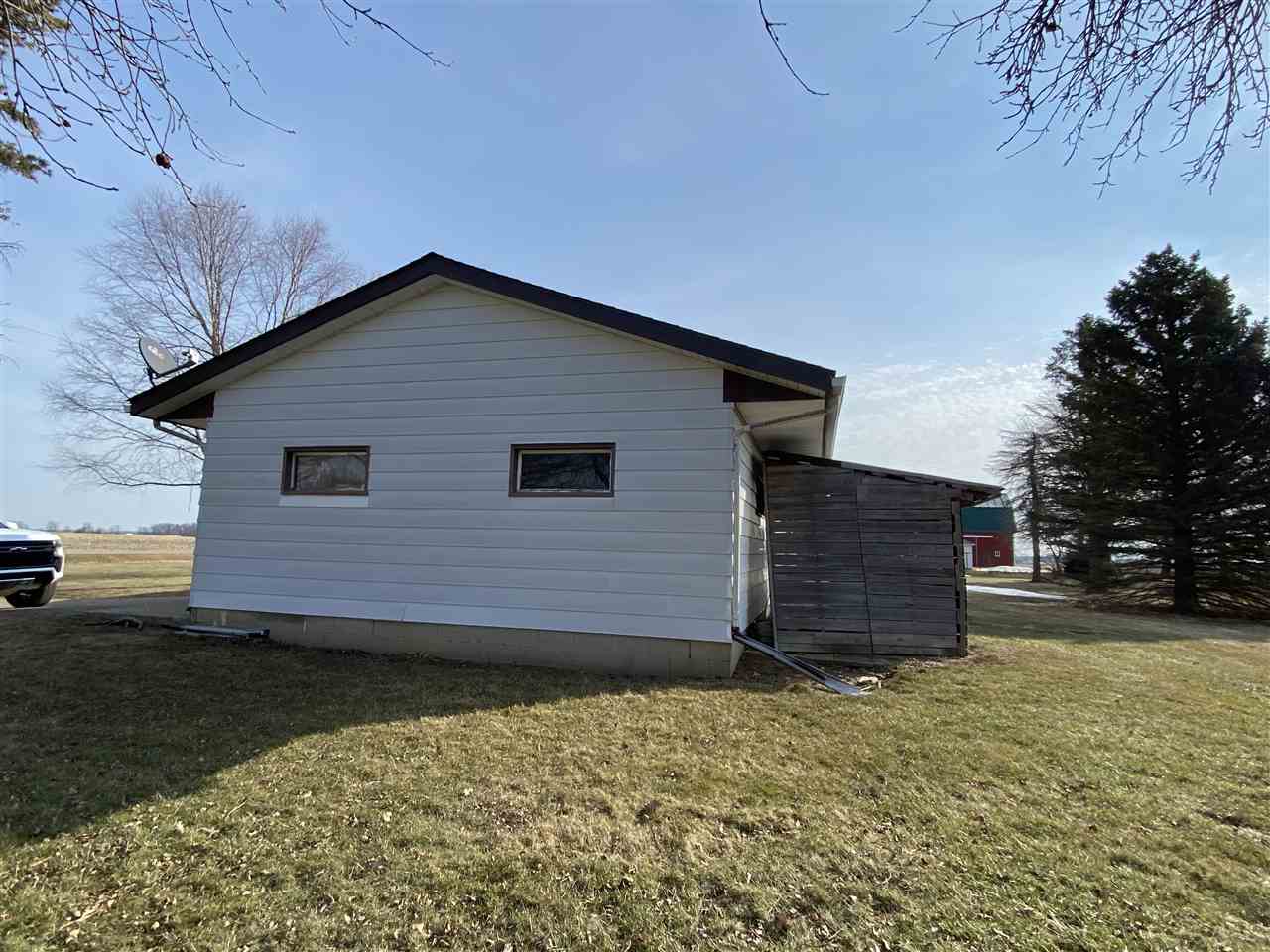 2760 East Riley Road Owosso, MI 48867 - Photo 2 of 40 50037571-1.JPG