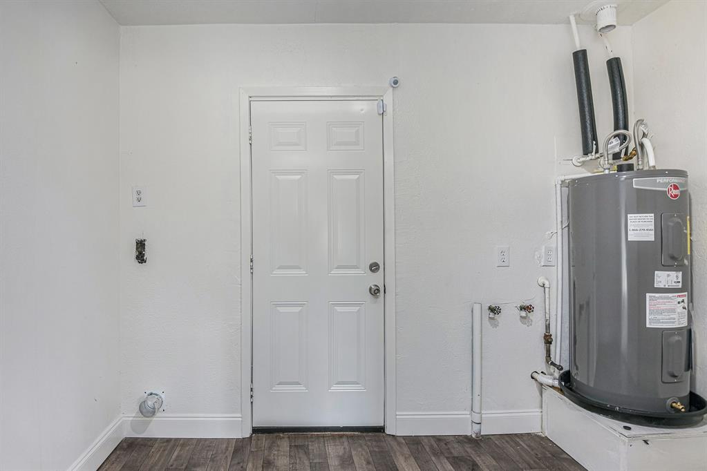 233 Victoria Avenue Azle, TX 76020 - Photo 23 of 25 Utility room with electric water heater