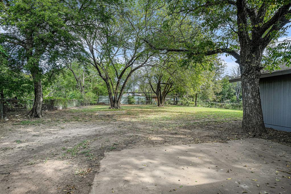 233 Victoria Avenue Azle, TX 76020 - Photo 24 of 25 View of yard