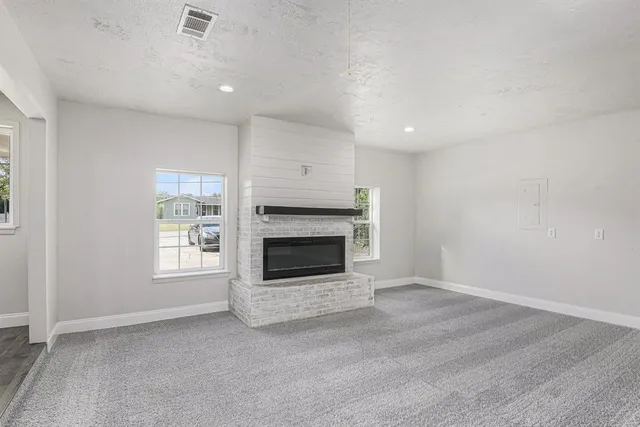 $262,000 | 233 Victoria Avenue, Azle, TX 76020