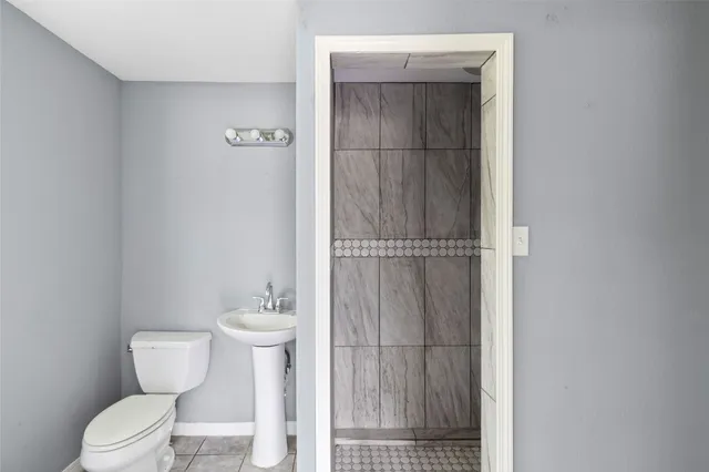 a bathroom with a toilet