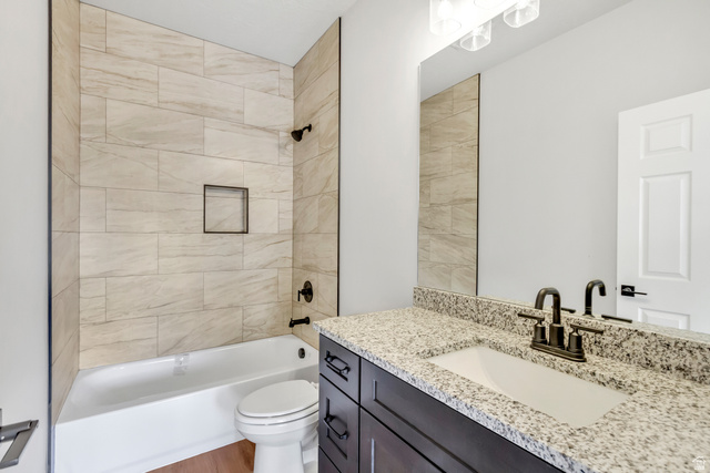 547 North Hvn Drive Mapleton, UT 84664 - Photo 19 of 23 Full bathroom with vanity and shower combination