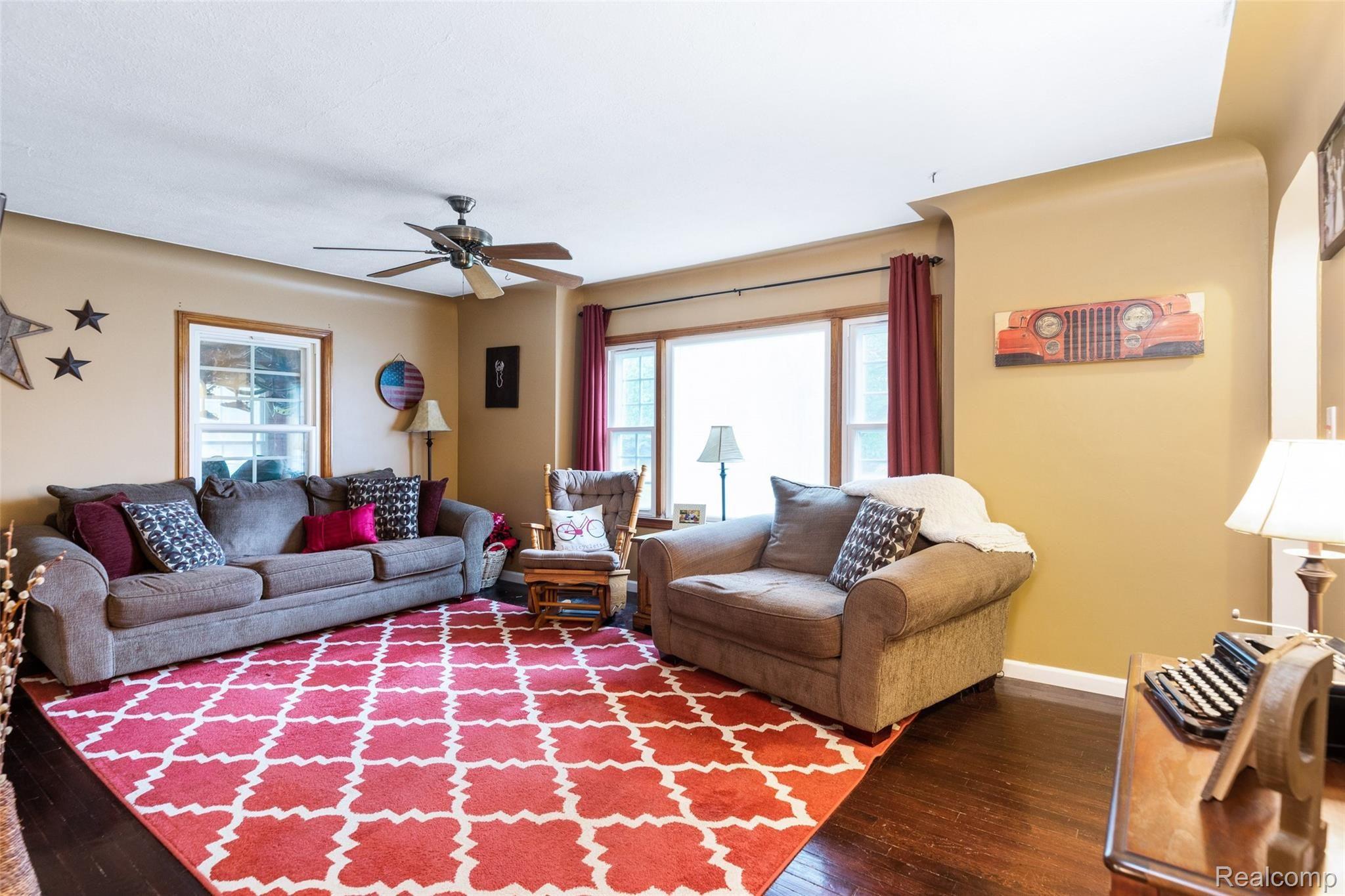 7398 Hatchery Road Waterford, MI 48327 - Photo 5 of 26 Living room