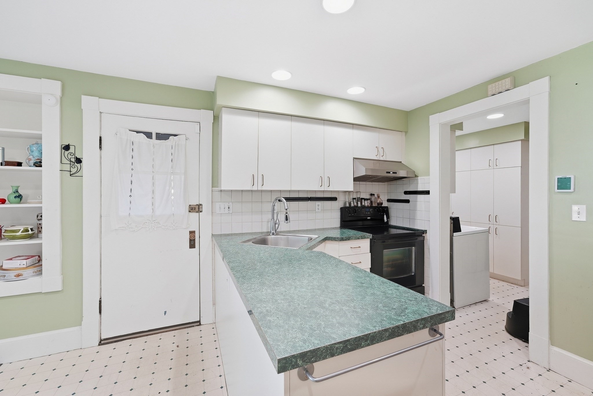 98 Bellevue Avenue Springfield, MA 01108 - Photo 20 of 33 Gallery Image 20