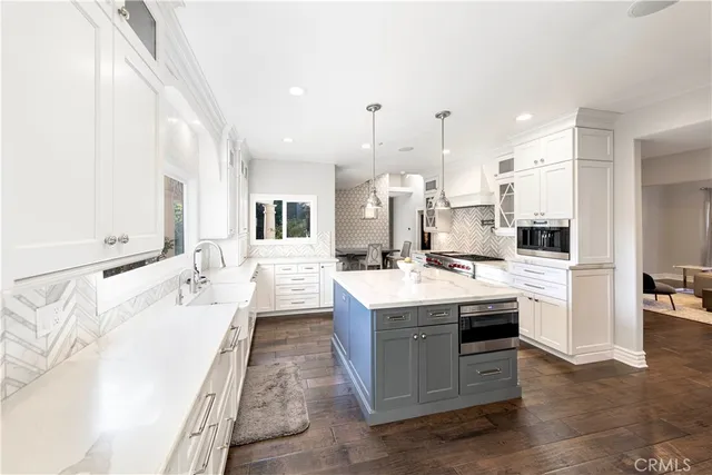 a view of an empty room with window