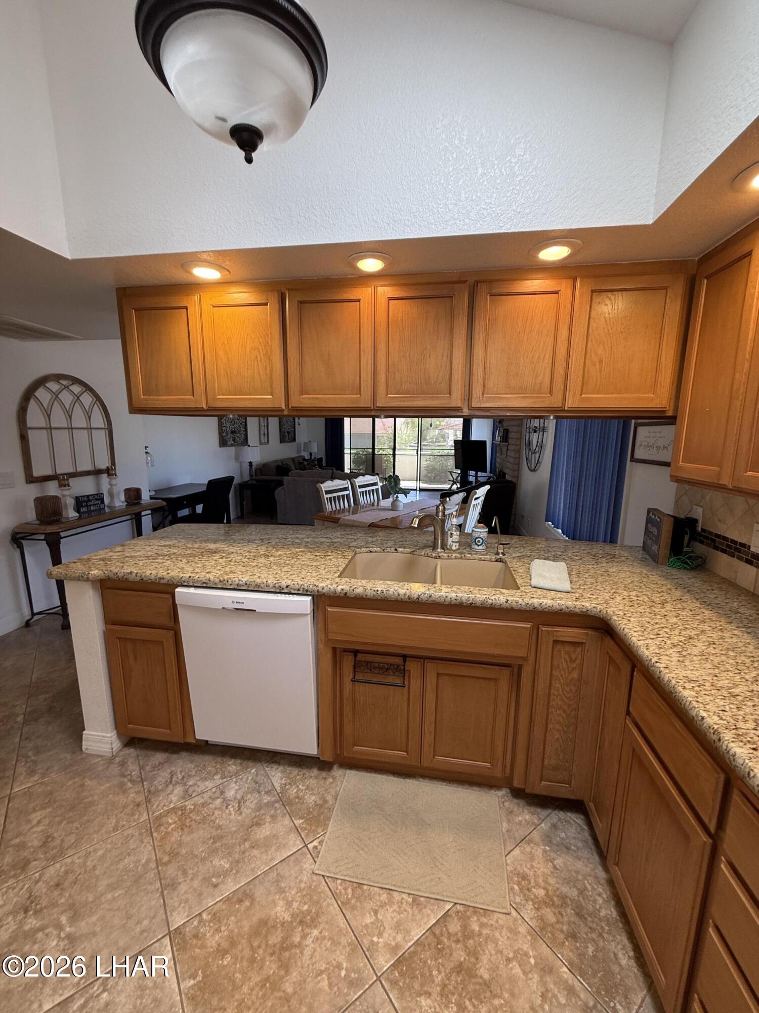 375 London Bridge Road, Unit 35 Lake Havasu City, AZ 86403 - Photo 16 of 43 KITCHEN
