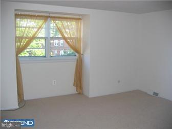 1213 Rainer Road Brookhaven, PA 19015 - Photo 5 of 10