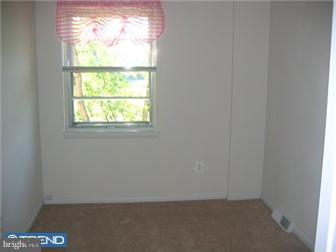 1213 Rainer Road Brookhaven, PA 19015 - Photo 6 of 10