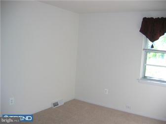 1213 Rainer Road Brookhaven, PA 19015 - Photo 7 of 10