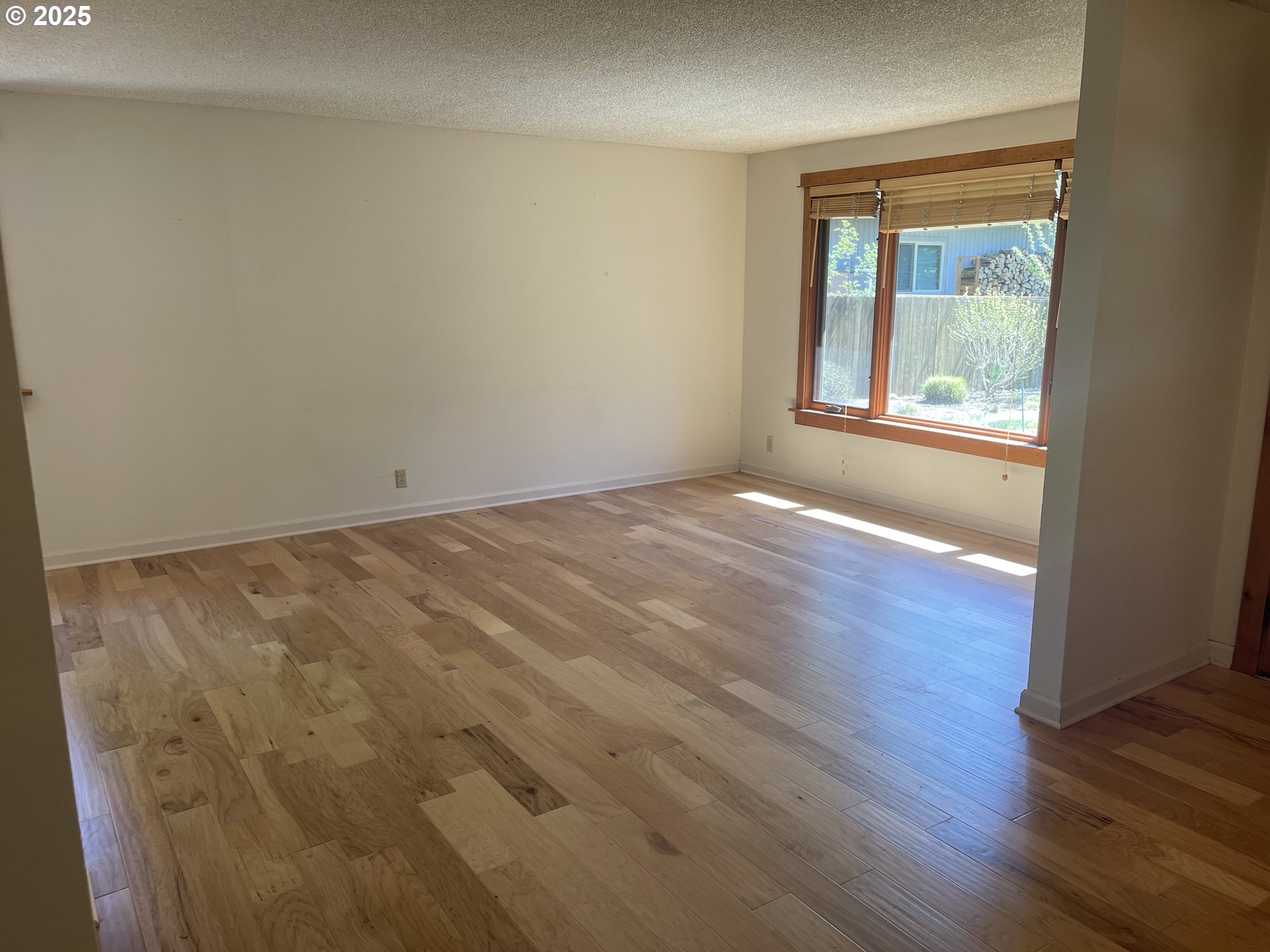 2280 Tabor Street Eugene, OR 97401 - Photo 15 of 47 Living Room