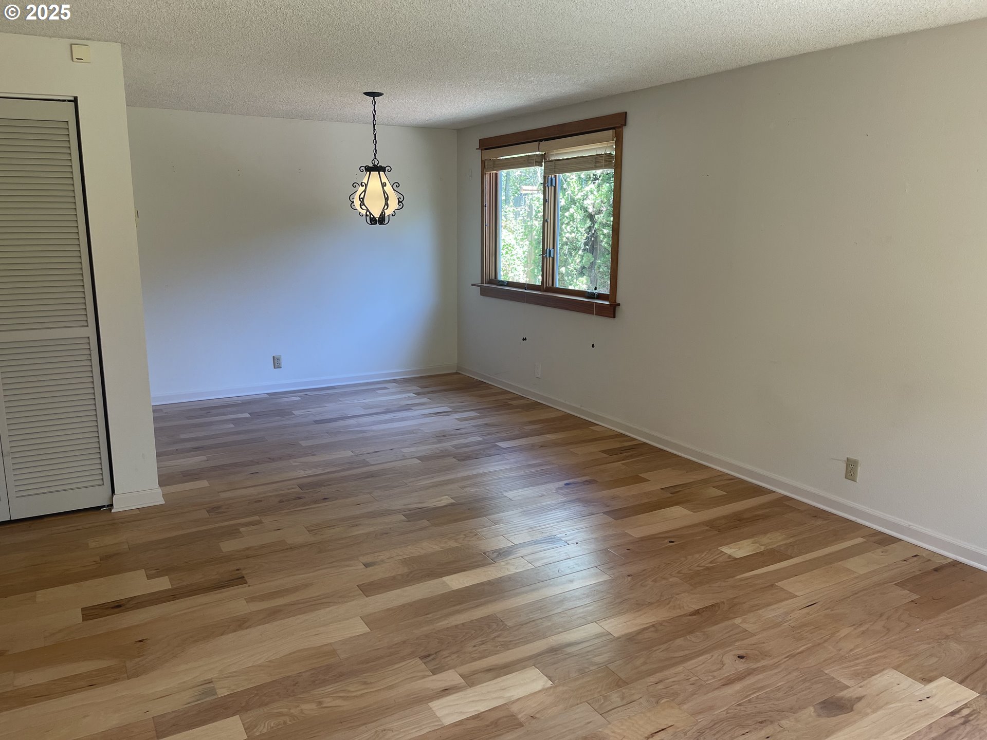 2280 Tabor Street Eugene, OR 97401 - Photo 17 of 47 Living Room/Dining Room
