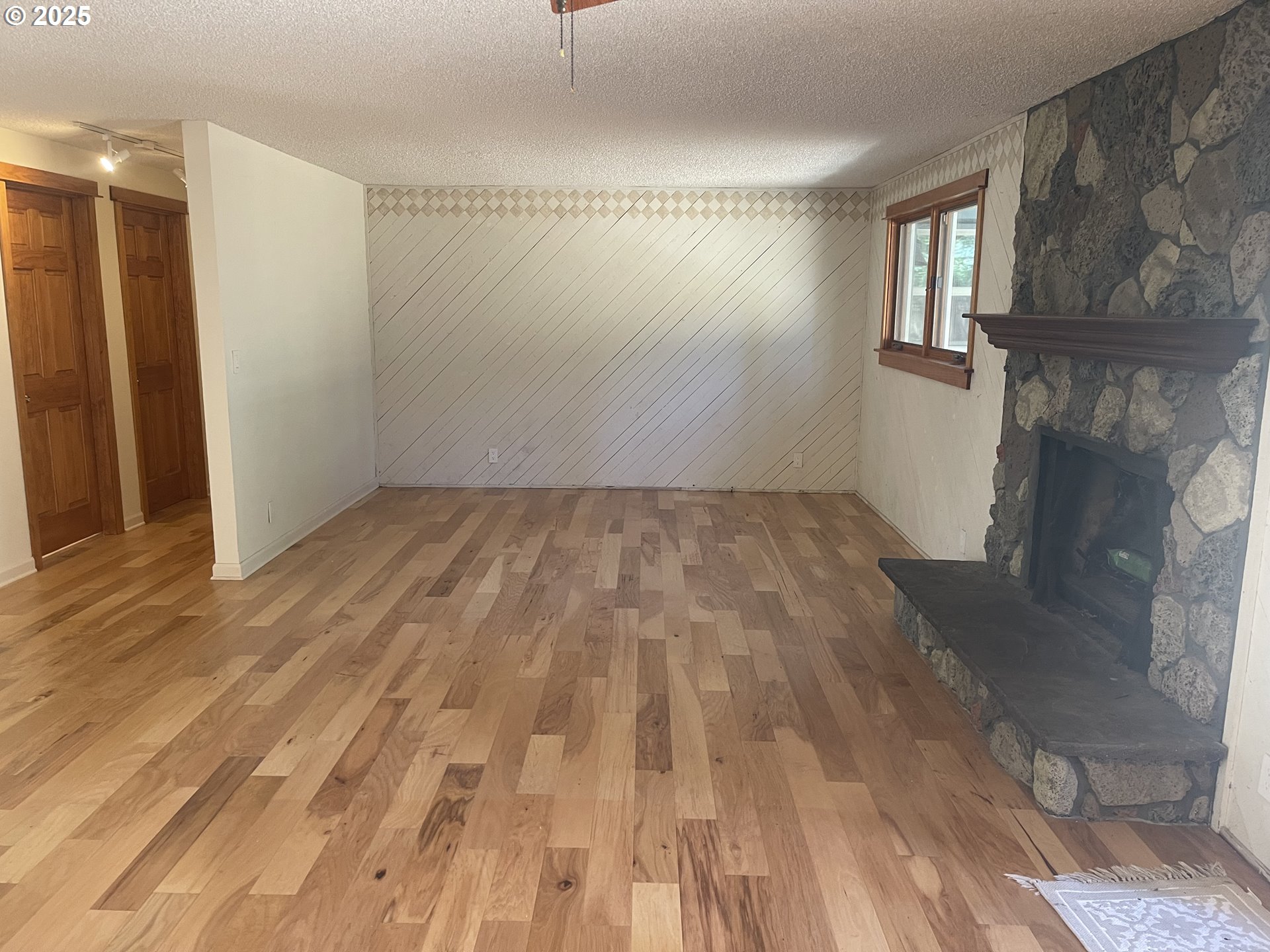 2280 Tabor Street Eugene, OR 97401 - Photo 19 of 47 Family Room