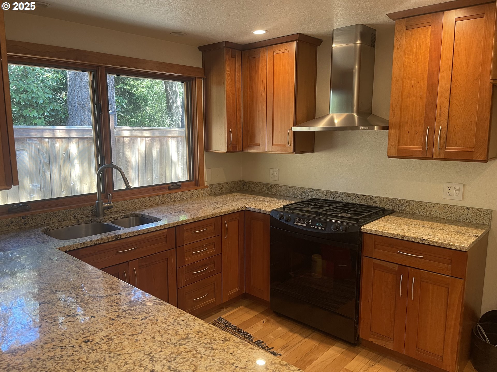 2280 Tabor Street Eugene, OR 97401 - Photo 23 of 47 Kitchen